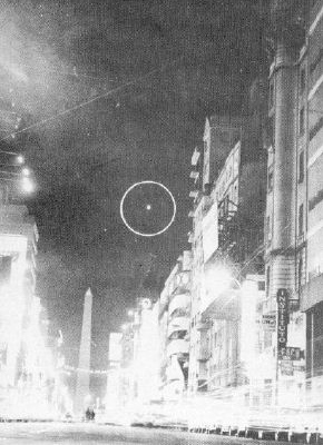 UFO, Buenos Aires, Avenida Corrientes