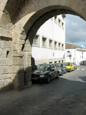 Portugal, Évora, Porta Santa Isabel, Roman road, estrada romana