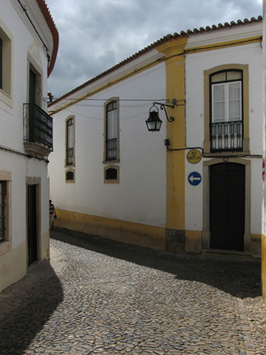 Portugal, Évora, street scene