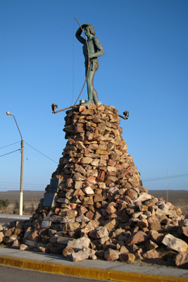 Argentina, Puerto Madryn, Punta Cuevas, monumento, Tehuelche