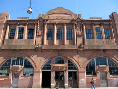 Buenos Aires, Barracas, Estación Hipólito Yrigoyen