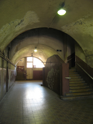 Buenos Aires, Barracas, Estación Hipólito Yrigoyen